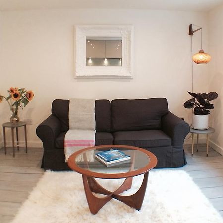 Old Town Castle View Apartment Edimburgo Esterno foto