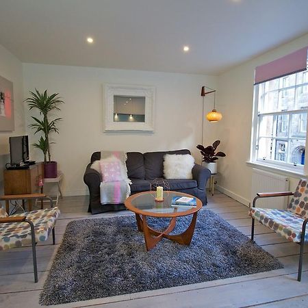 Old Town Castle View Apartment Edimburgo Esterno foto