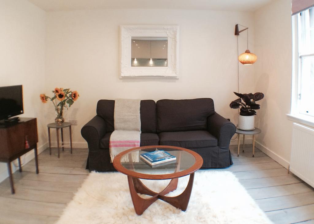 Old Town Castle View Apartment Edimburgo Esterno foto