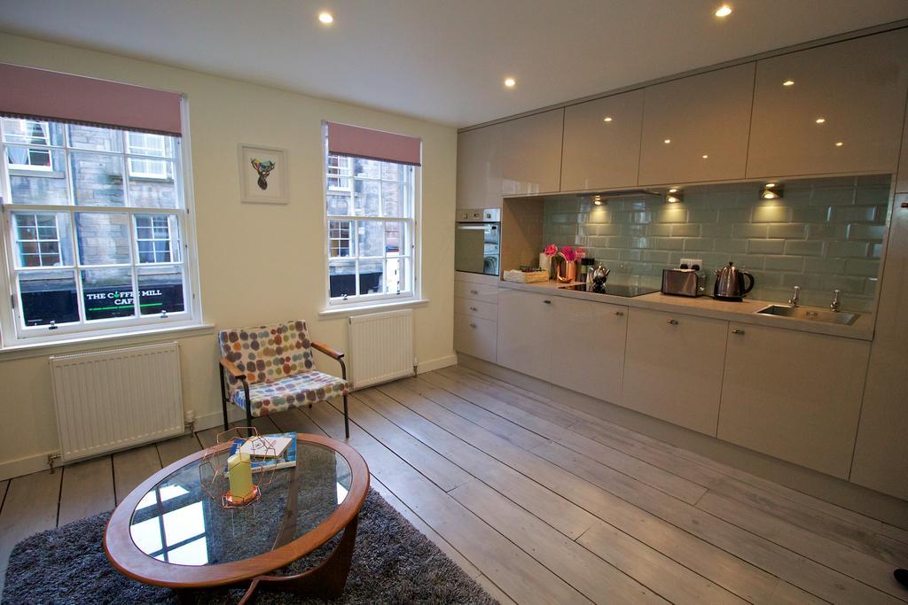Old Town Castle View Apartment Edimburgo Esterno foto