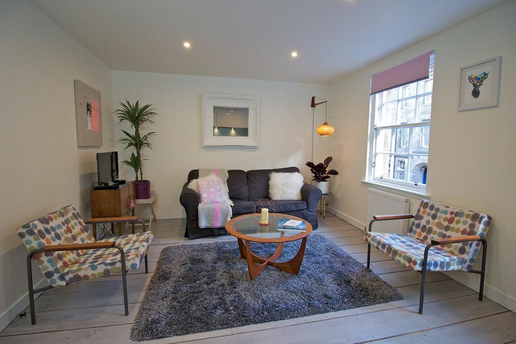 Old Town Castle View Apartment Edimburgo Esterno foto