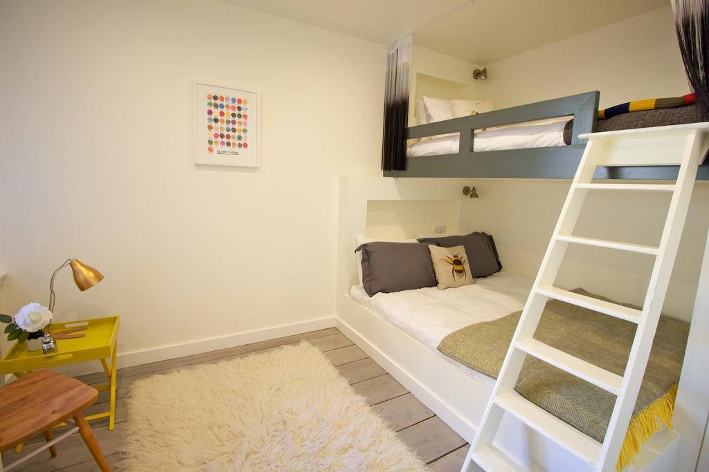 Old Town Castle View Apartment Edimburgo Esterno foto